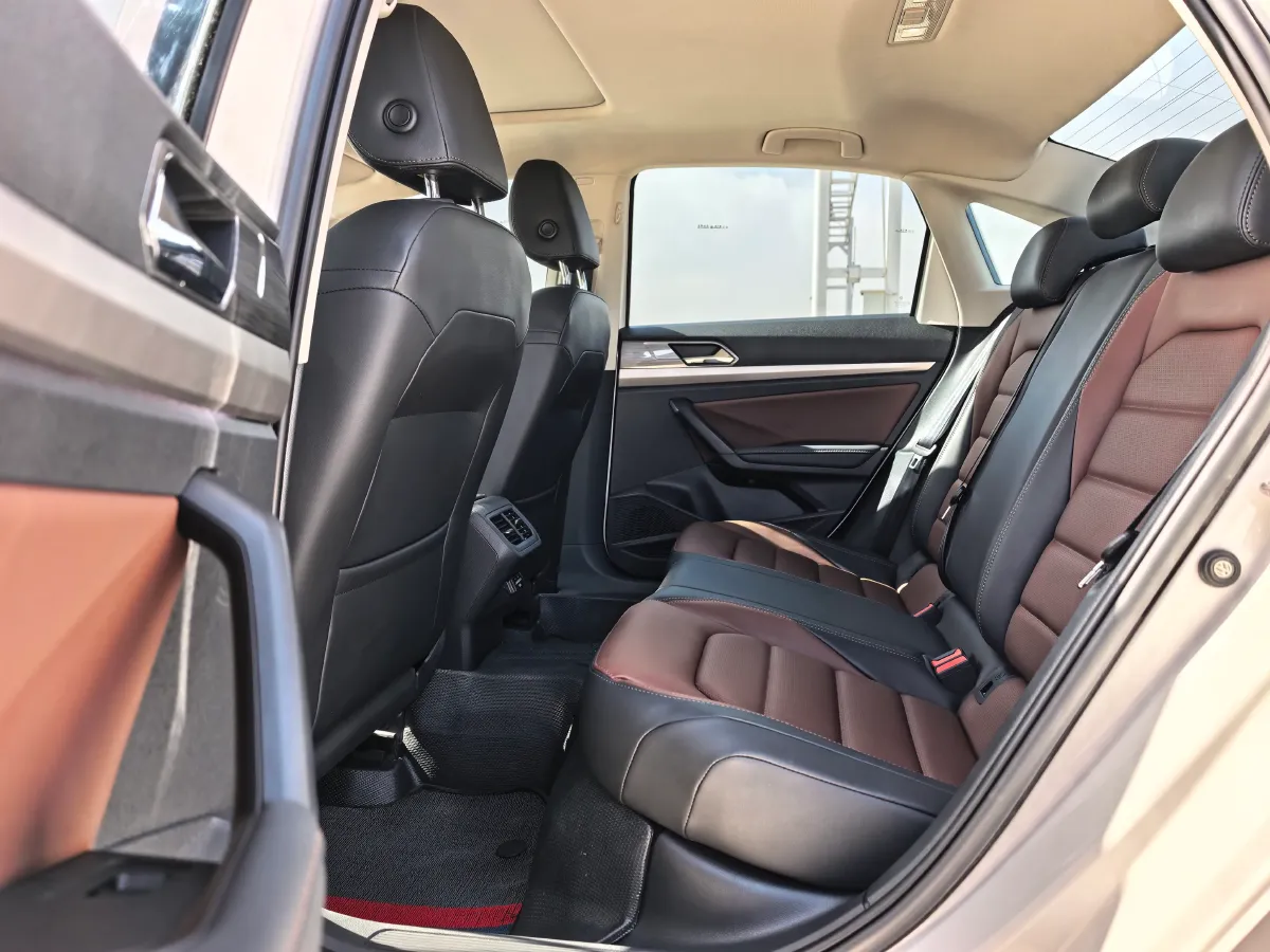 2022 Volkswagen T-Roc 1.4T 150HP L4 7DCT,autocango,china used car exporter,china ev exporter,chinese used car exporter,chinese used ev exporter