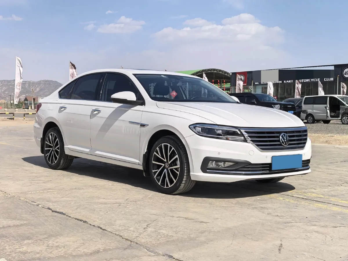 2022 Volkswagen T-Roc 1.4T 150HP L4 7DCT,autocango,china used car exporter,china ev exporter,chinese used car exporter,chinese used ev exporter