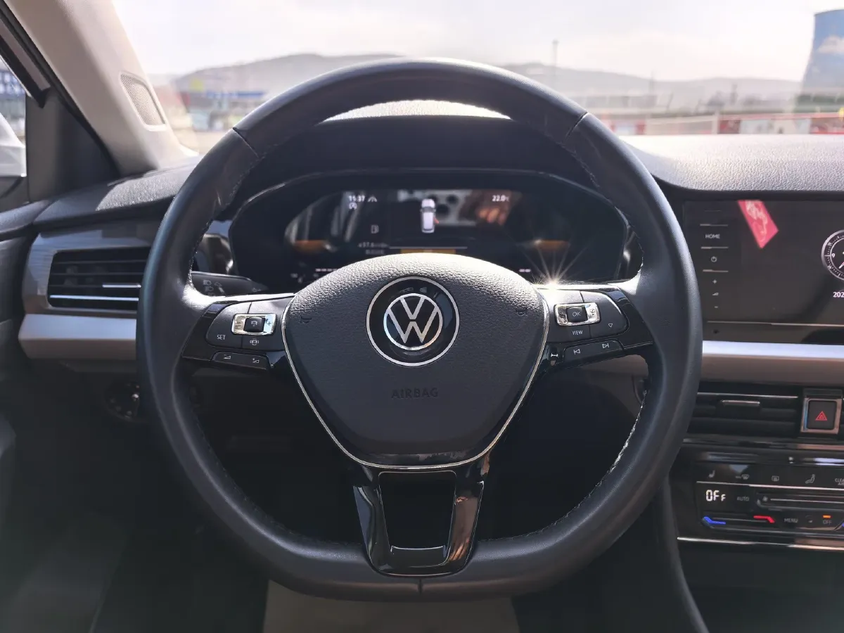 2022 Volkswagen T-Roc 1.4T 150HP L4 7DCT,autocango,china used car exporter,china ev exporter,chinese used car exporter,chinese used ev exporter