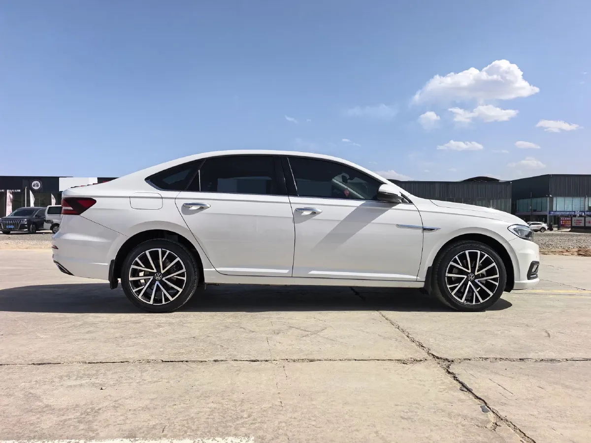 2022 Volkswagen T-Roc 1.4T 150HP L4 7DCT,autocango,china used car exporter,china ev exporter,chinese used car exporter,chinese used ev exporter