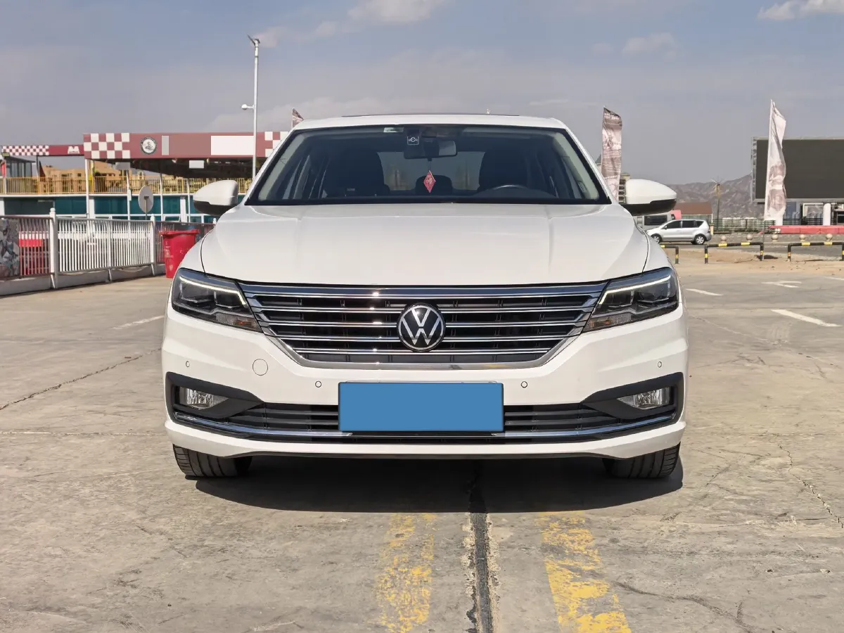 2022 Volkswagen T-Roc 1.4T 150HP L4 7DCT,autocango,china used car exporter,china ev exporter,chinese used car exporter,chinese used ev exporter