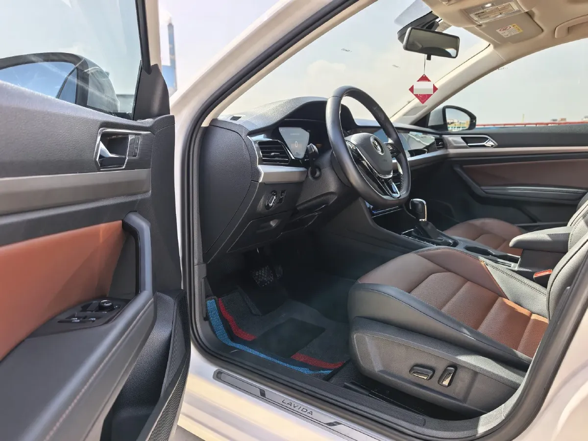 2022 Volkswagen T-Roc 1.4T 150HP L4 7DCT,autocango,china used car exporter,china ev exporter,chinese used car exporter,chinese used ev exporter