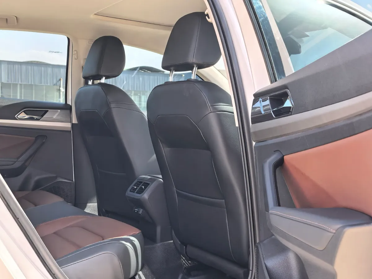 2022 Volkswagen T-Roc 1.4T 150HP L4 7DCT,autocango,china used car exporter,china ev exporter,chinese used car exporter,chinese used ev exporter