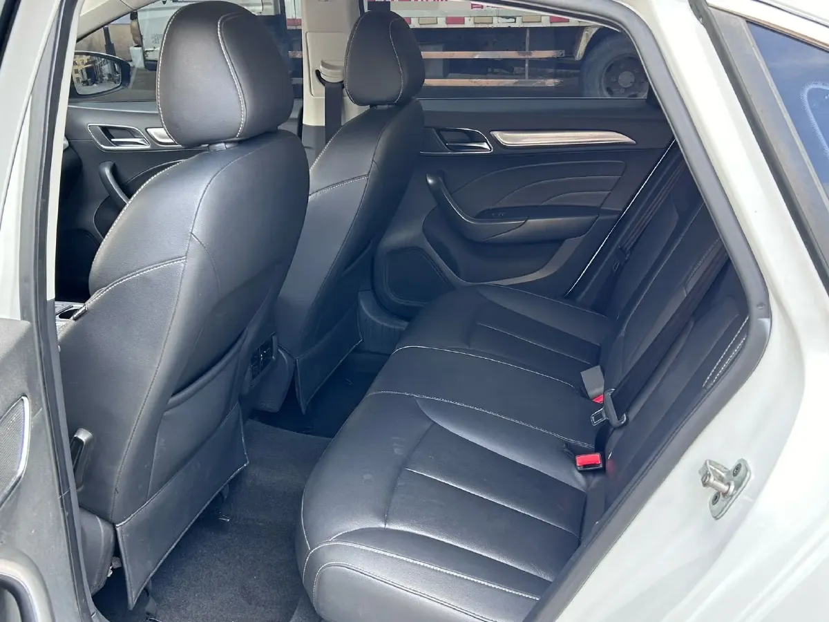 2017 Roewe i6 1.5T 169HP L4 7DCT,autocango,china used car exporter,china ev exporter,chinese used car exporter,chinese used ev exporter