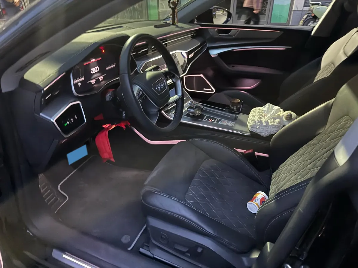 2024 Audi A7L 2.0T 245HP L4 7DCT,autocango,china used car exporter,china ev exporter,chinese used car exporter,chinese used ev exporter