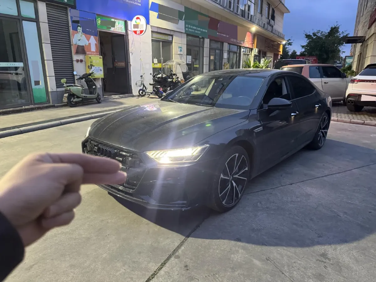 2024 Audi A7L 2.0T 245HP L4 7DCT,autocango,china used car exporter,china ev exporter,chinese used car exporter,chinese used ev exporter