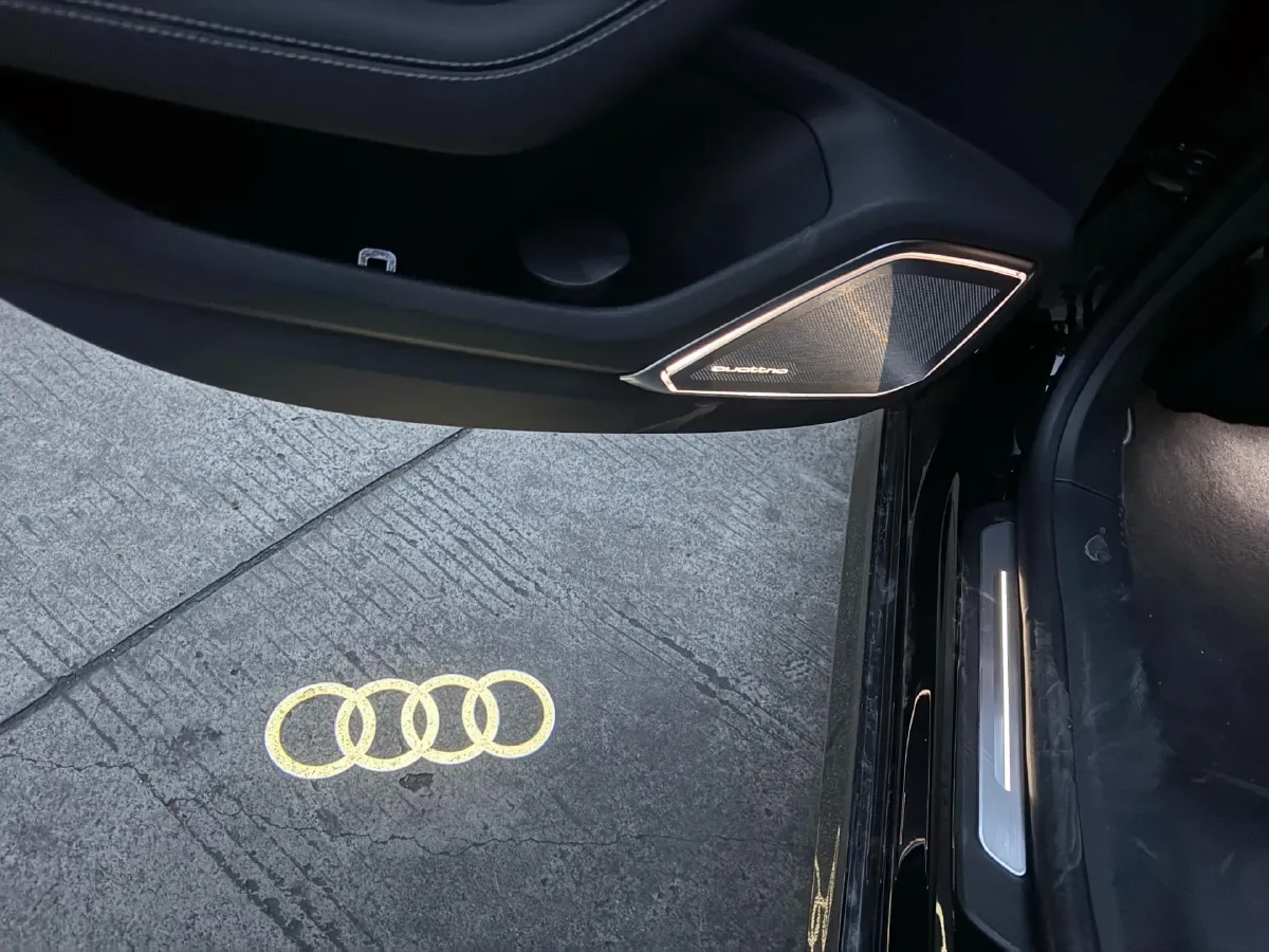 2024 Audi A7L 2.0T 245HP L4 7DCT,autocango,china used car exporter,china ev exporter,chinese used car exporter,chinese used ev exporter