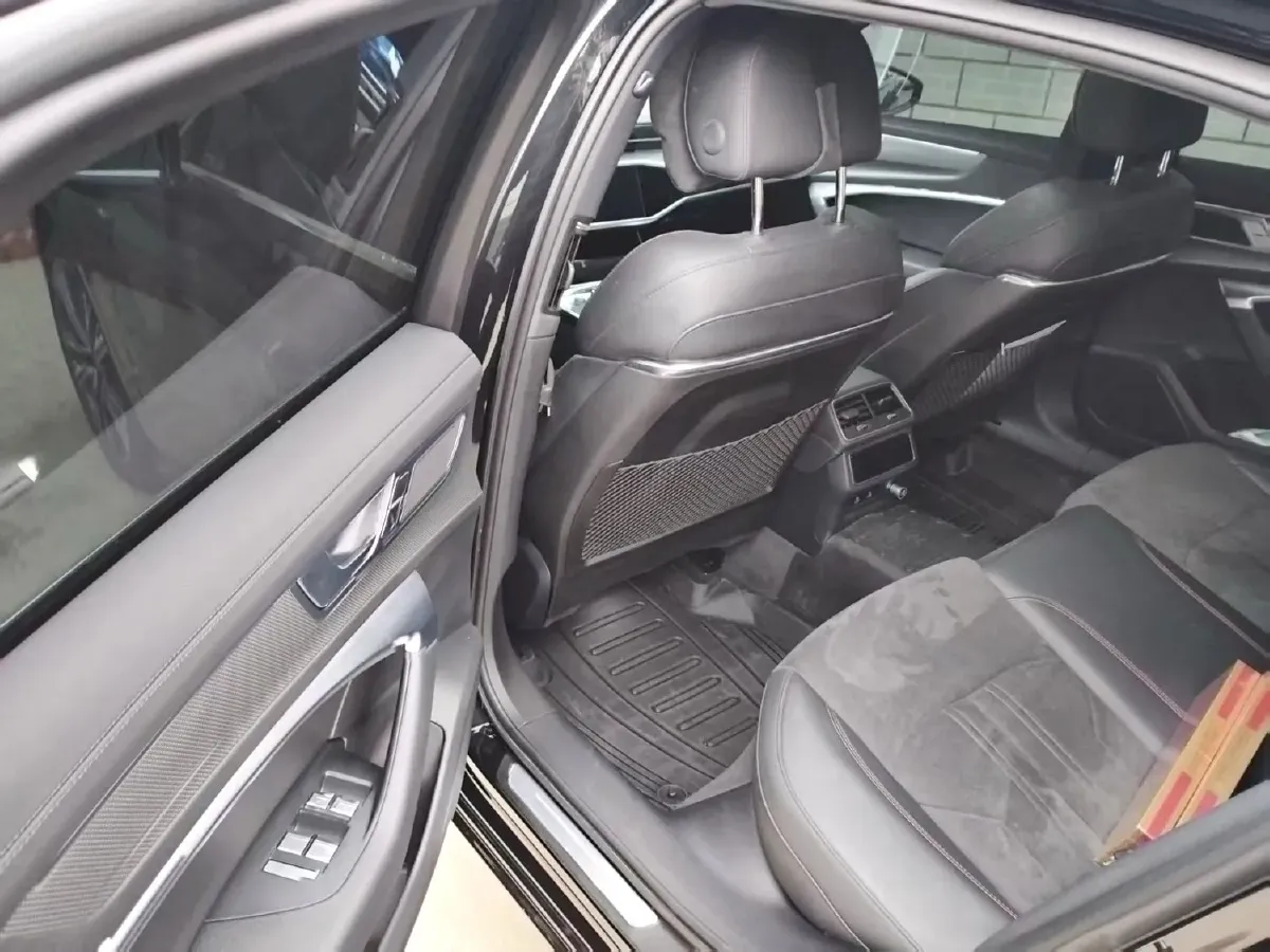 2025 Audi A6L 2.0T 245HP L4 7DCT,autocango,china used car exporter,china ev exporter,chinese used car exporter,chinese used ev exporter