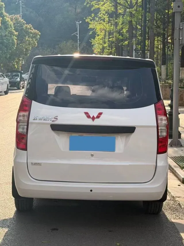 2021 WuLing HongGuang 1.5L 99HP L4 6MT,autocango,china used car exporter,china ev exporter,chinese used car exporter,chinese used ev exporter
