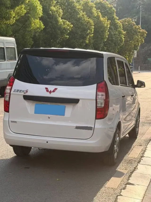 2021 WuLing HongGuang 1.5L 99HP L4 6MT,autocango,china used car exporter,china ev exporter,chinese used car exporter,chinese used ev exporter