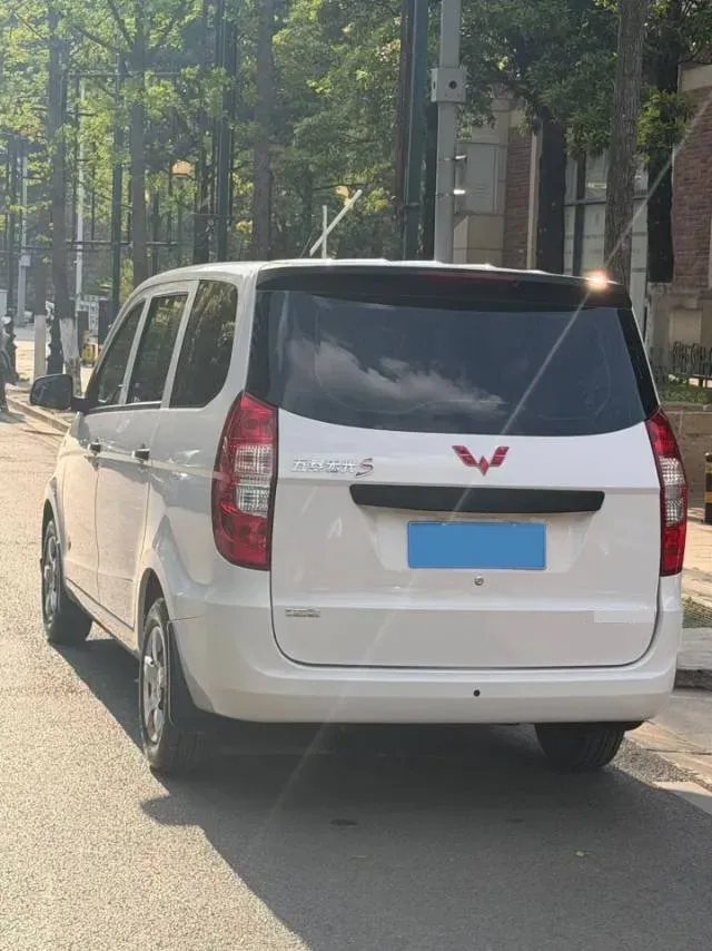2021 WuLing HongGuang 1.5L 99HP L4 6MT,autocango,china used car exporter,china ev exporter,chinese used car exporter,chinese used ev exporter