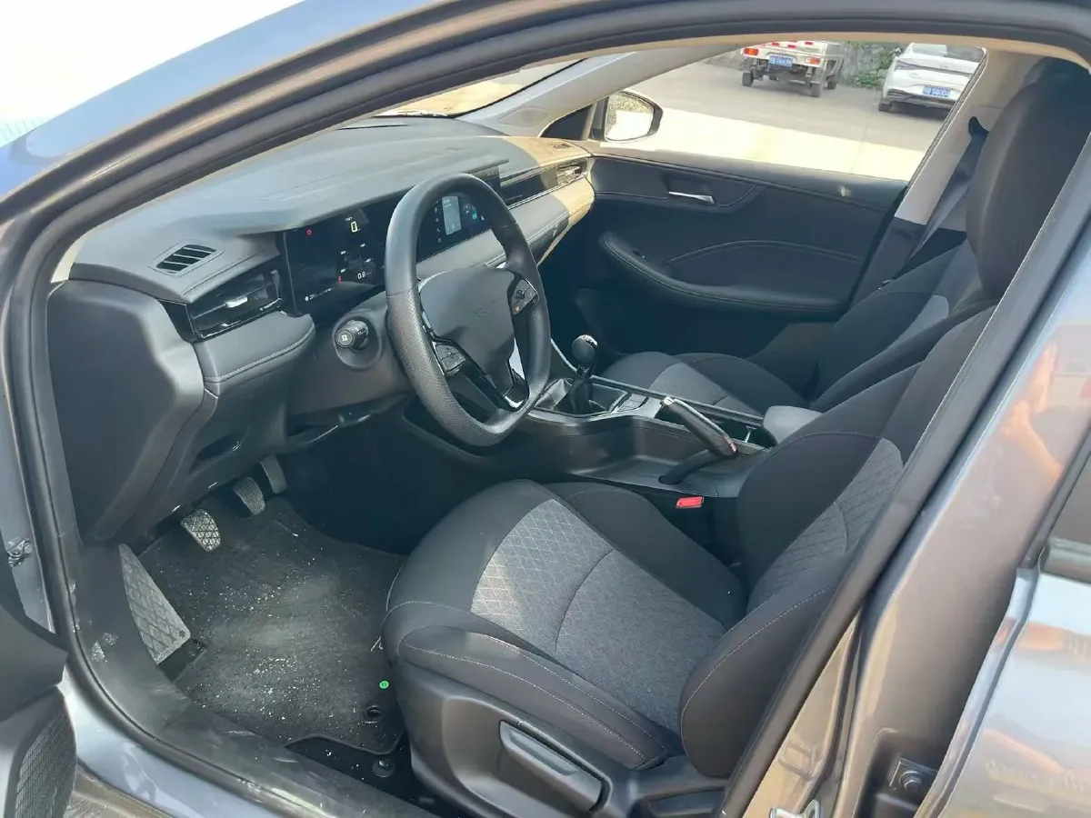 2023 Roewe i5 1.5L 129HP L4 5MT,autocango,china used car exporter,china ev exporter,chinese used car exporter,chinese used ev exporter