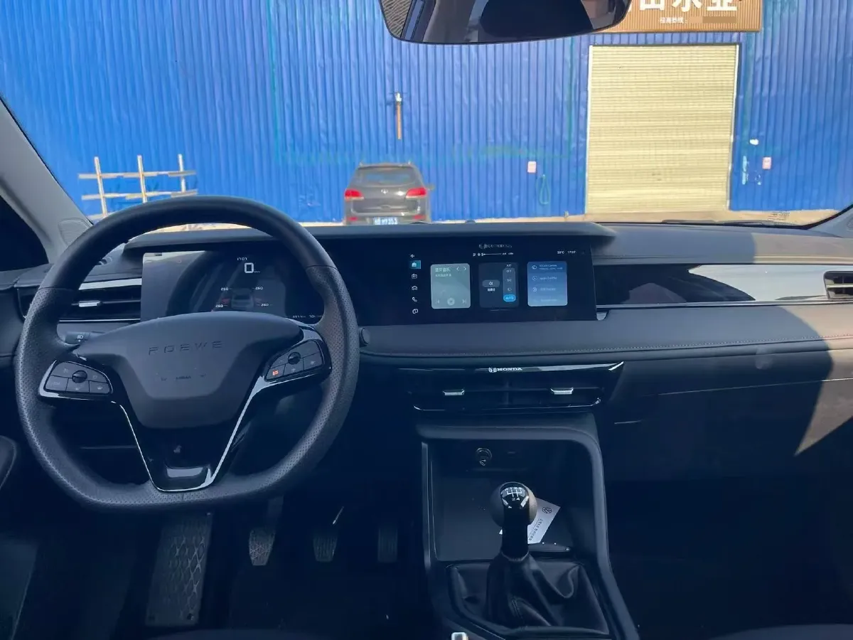 2023 Roewe i5 1.5L 129HP L4 5MT,autocango,china used car exporter,china ev exporter,chinese used car exporter,chinese used ev exporter