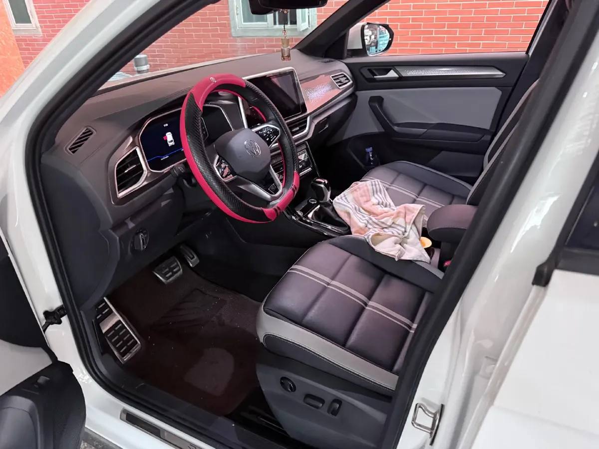 2023 Volkswagen T-Roc 1.5T 160HP L4 7DCT,autocango,china used car exporter,china ev exporter,chinese used car exporter,chinese used ev exporter