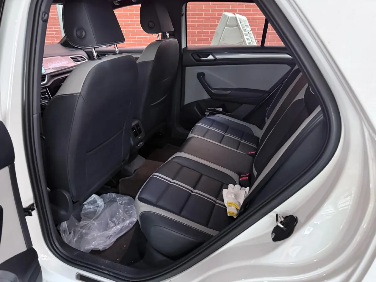 2023 Volkswagen T-Roc 1.5T 160HP L4 7DCT,autocango,china used car exporter,china ev exporter,chinese used car exporter,chinese used ev exporter