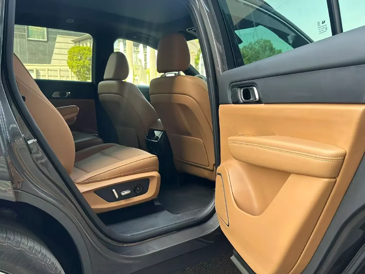 2021 Li ONE Range Extended 131HP REEV 40.5KWH,autocango,china used car exporter,china ev exporter,chinese used car exporter,chinese used ev exporter