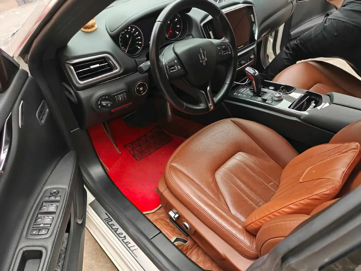 2021 Maserati Ghibli 2.0T 330HP L4 8AT,autocango,china used car exporter,china ev exporter,chinese used car exporter,chinese used ev exporter