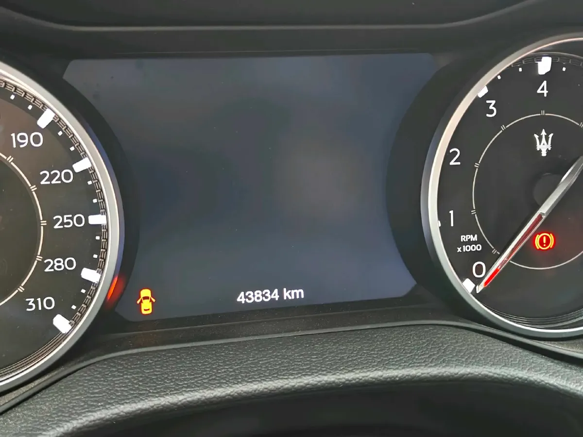 2021 Maserati Ghibli 2.0T 330HP L4 8AT,autocango,china used car exporter,china ev exporter,chinese used car exporter,chinese used ev exporter