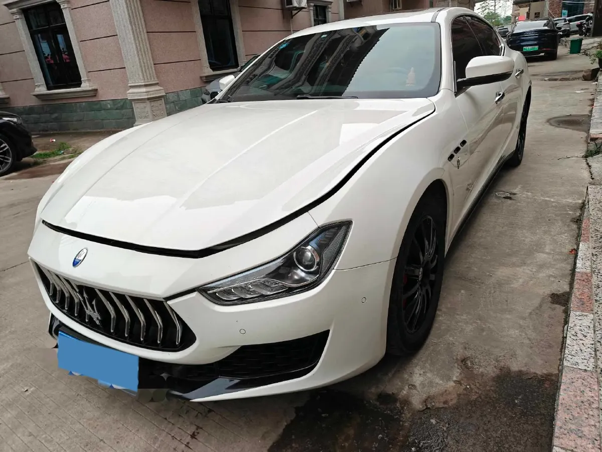 2021 Maserati Ghibli 2.0T 330HP L4 8AT,autocango,china used car exporter,china ev exporter,chinese used car exporter,chinese used ev exporter