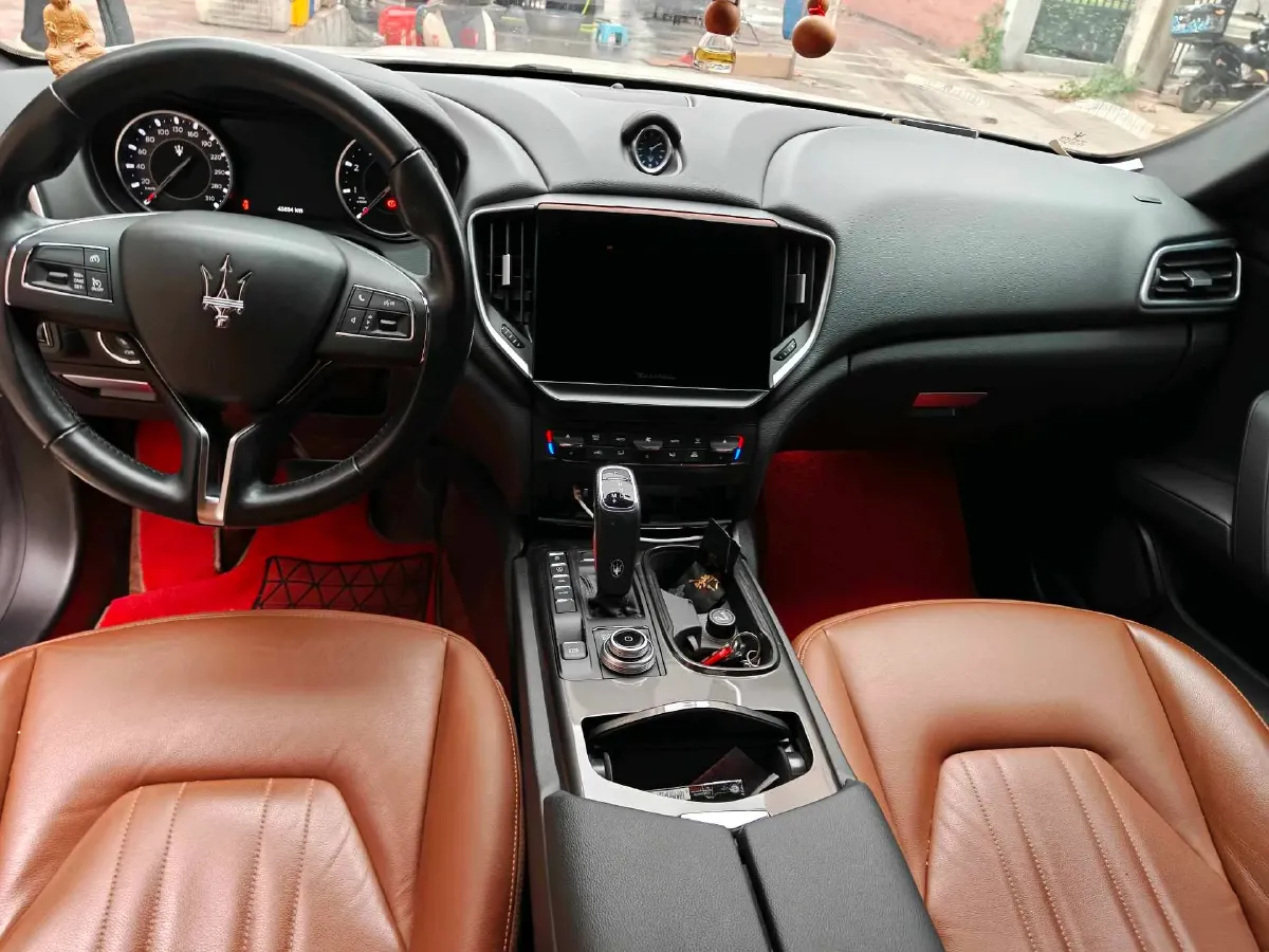 2021 Maserati Ghibli 2.0T 330HP L4 8AT,autocango,china used car exporter,china ev exporter,chinese used car exporter,chinese used ev exporter