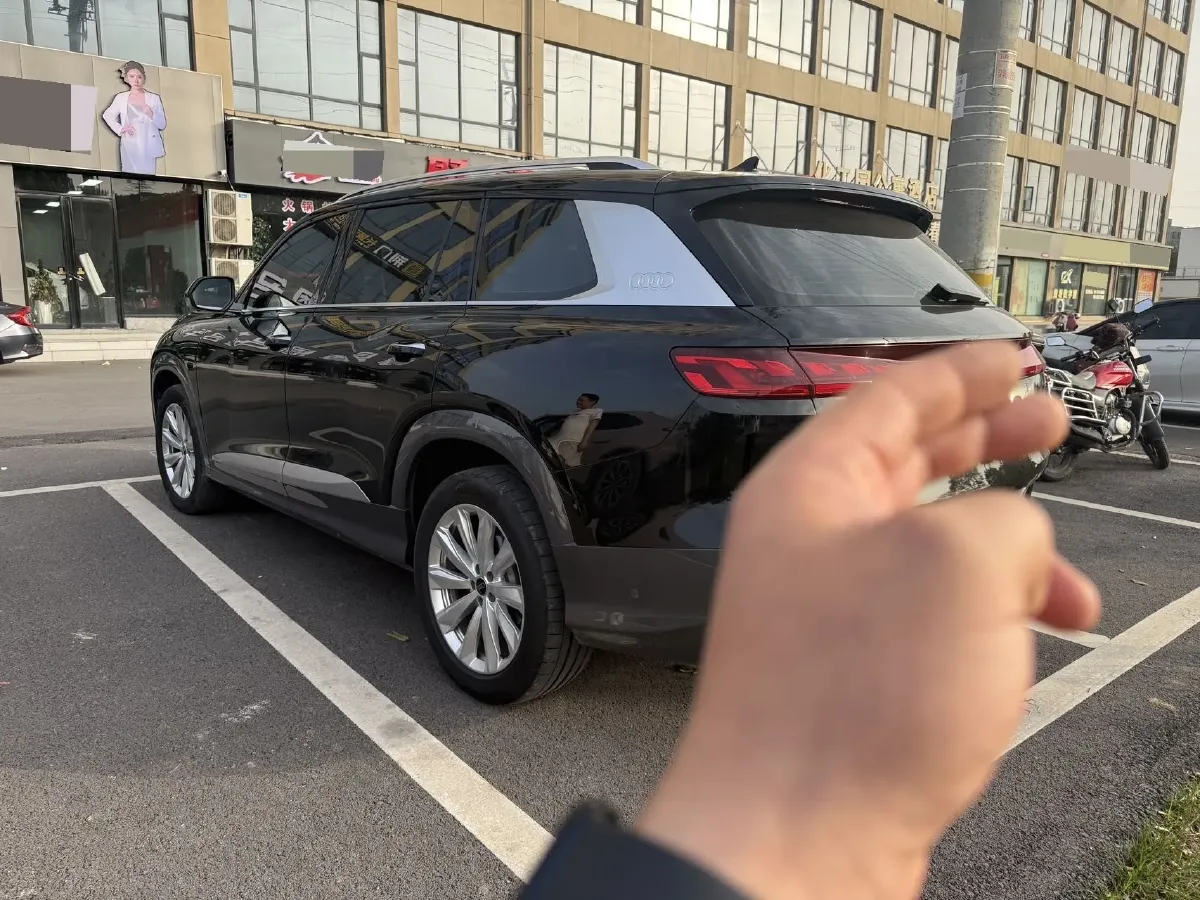 2024 Audi Q6 2.0T 265HP L4 7DCT,autocango,china used car exporter,china ev exporter,chinese used car exporter,chinese used ev exporter