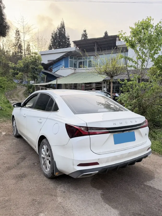 2024 Roewe i5 1.5L 129HP L4 CVT,autocango,china used car exporter,china ev exporter,chinese used car exporter,chinese used ev exporter