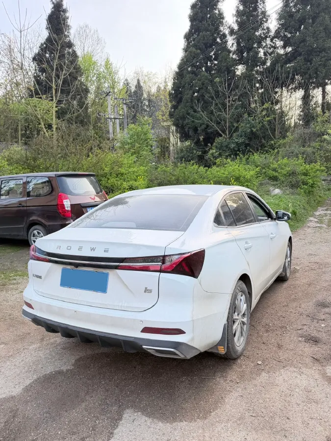 2024 Roewe i5 1.5L 129HP L4 CVT,autocango,china used car exporter,china ev exporter,chinese used car exporter,chinese used ev exporter