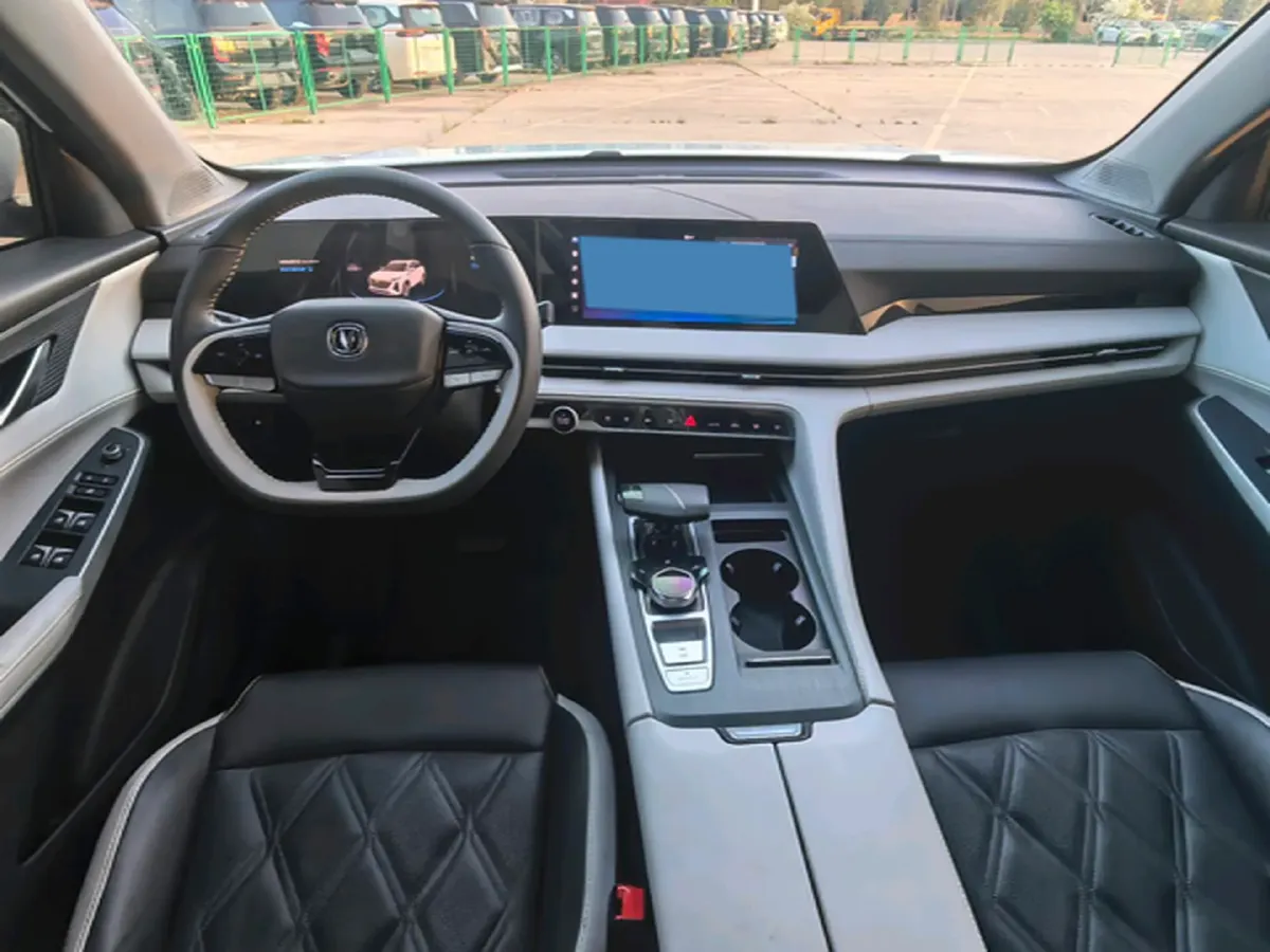 2023 ChangAn CS75 Plus 1.5T 188HP L4 8AT,autocango,china used car exporter,china ev exporter,chinese used car exporter,chinese used ev exporter