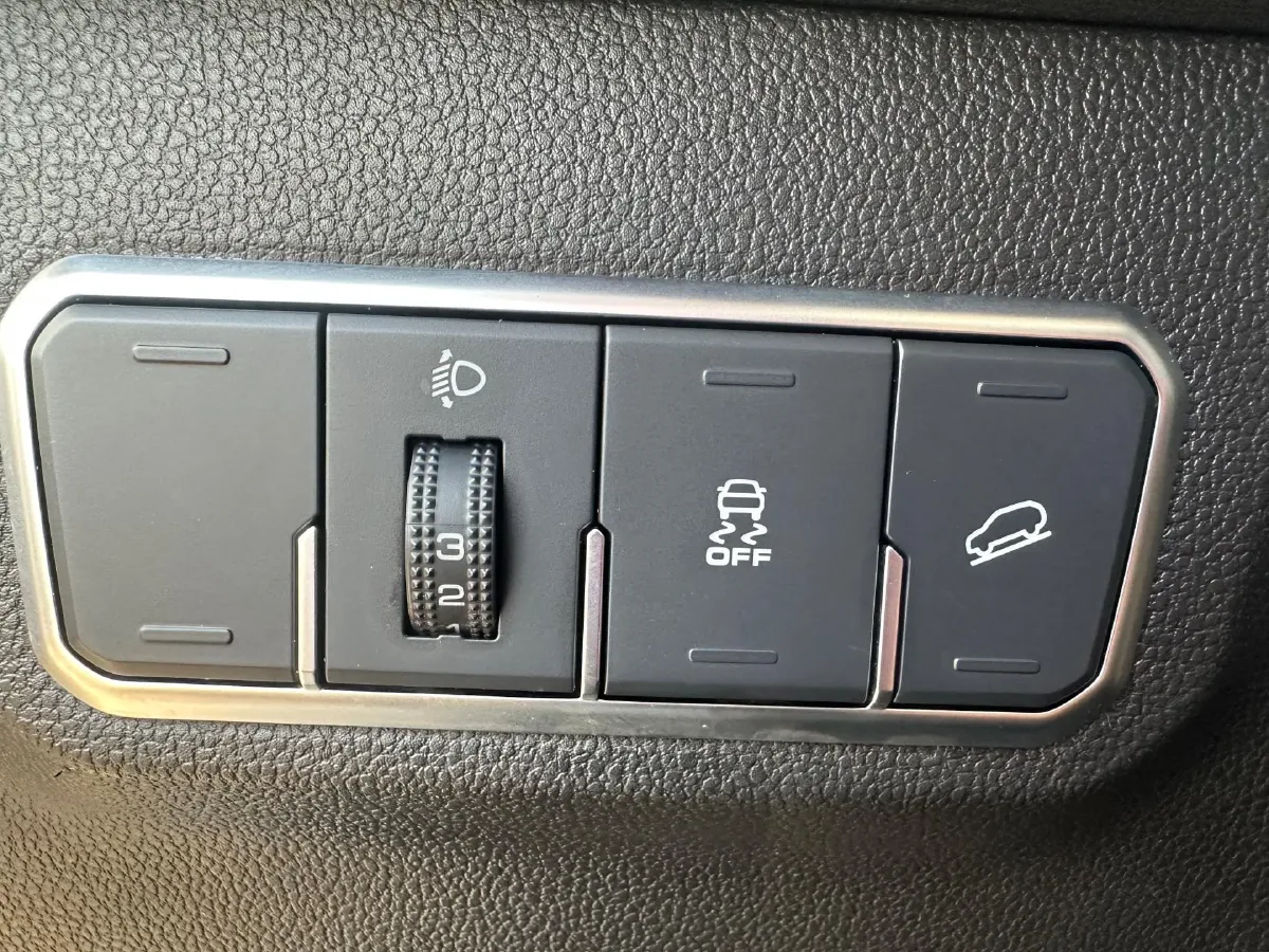 2021 Haval M6 1.5T 150HP L4 7DCT,autocango,china used car exporter,china ev exporter,chinese used car exporter,chinese used ev exporter