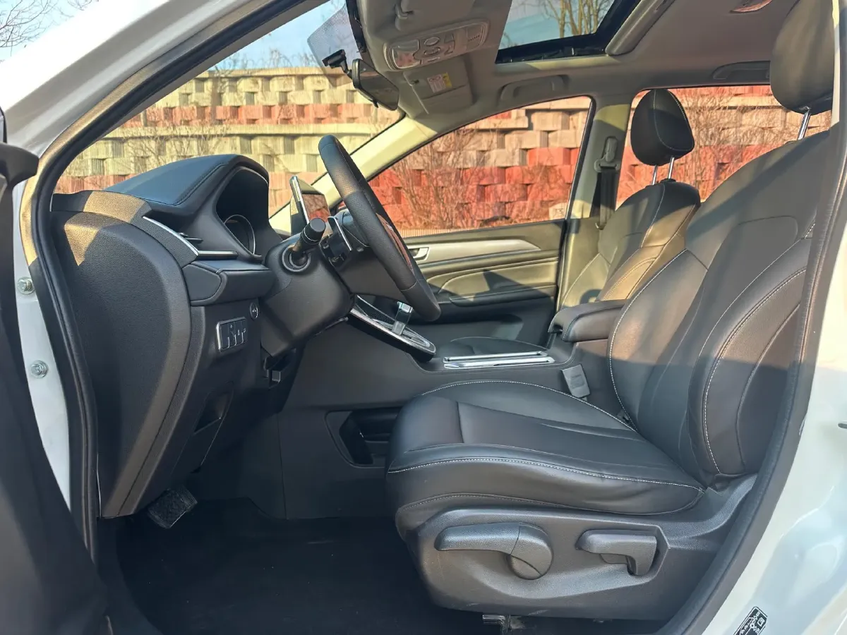 2021 Haval M6 1.5T 150HP L4 7DCT,autocango,china used car exporter,china ev exporter,chinese used car exporter,chinese used ev exporter