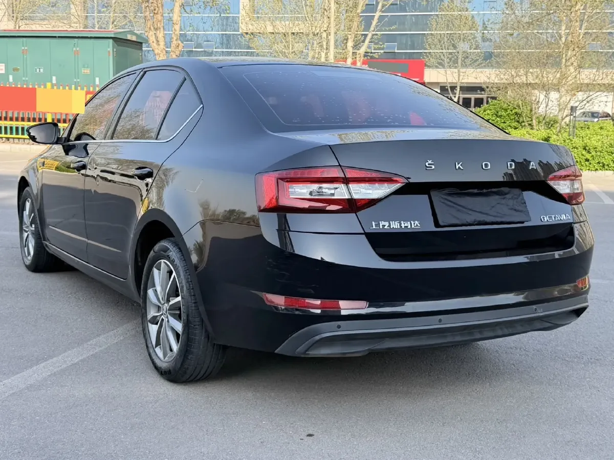 2019 Skoda Octavia 1.5L 116HP L4 6AT,autocango,china used car exporter,china ev exporter,chinese used car exporter,chinese used ev exporter