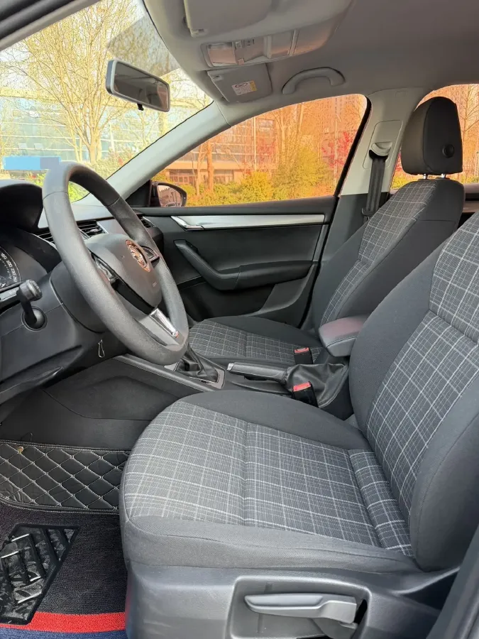 2019 Skoda Octavia 1.5L 116HP L4 6AT,autocango,china used car exporter,china ev exporter,chinese used car exporter,chinese used ev exporter