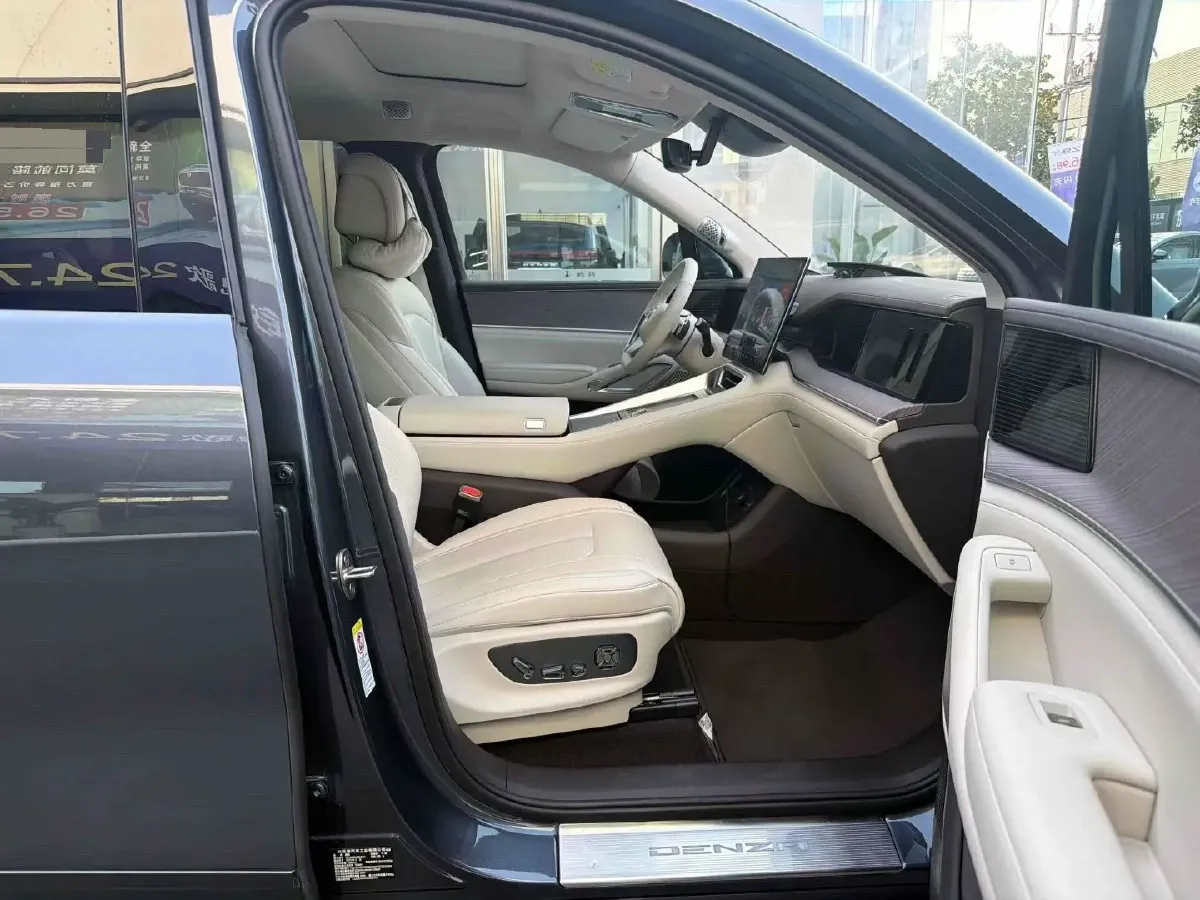 2025 Denza DenzaN9 2.0T 207HP L4 E-CVT PHEV,autocango,china used car exporter,china ev exporter,chinese used car exporter,chinese used ev exporter