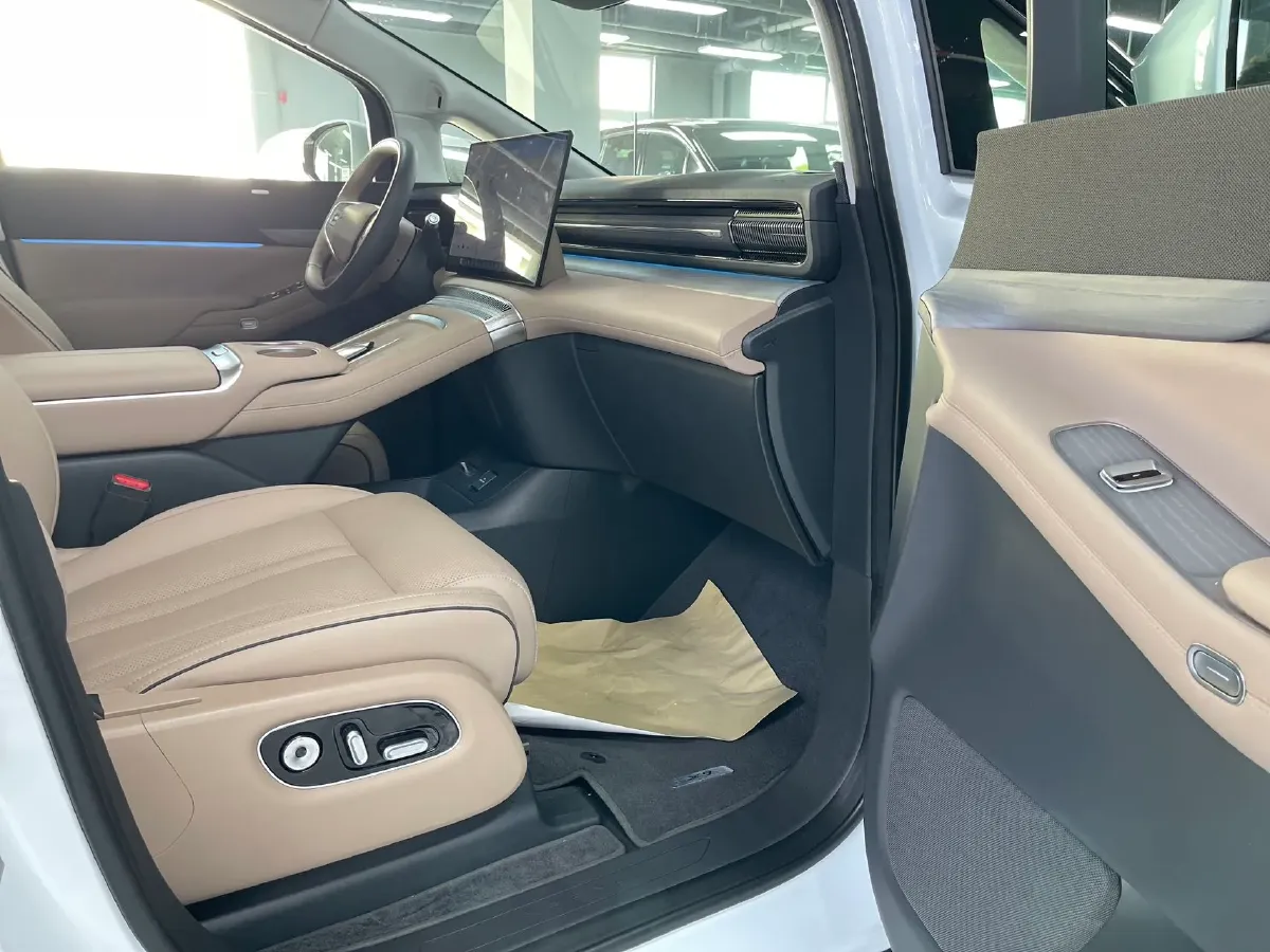 2025 Xpeng X9 BEV,autocango,china used car exporter,china ev exporter,chinese used car exporter,chinese used ev exporter