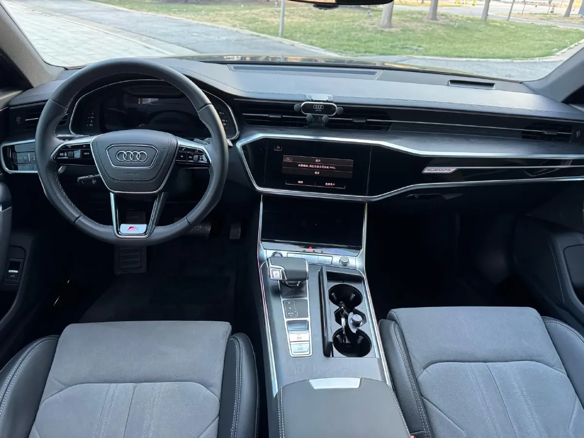 2024 Audi A6L 2.0T 245HP L4 7DCT,autocango,china used car exporter,china ev exporter,chinese used car exporter,chinese used ev exporter