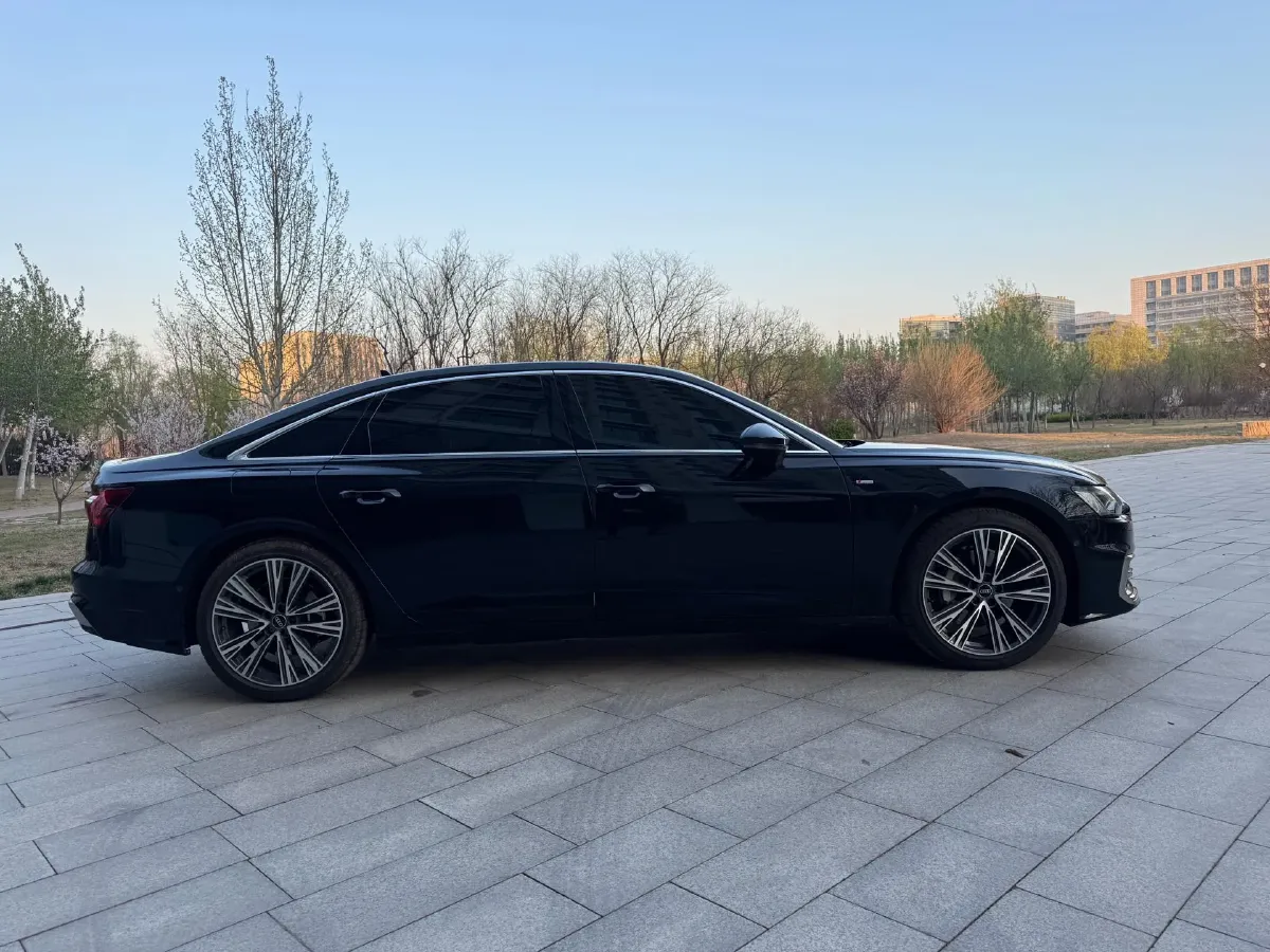 2024 Audi A6L 2.0T 245HP L4 7DCT,autocango,china used car exporter,china ev exporter,chinese used car exporter,chinese used ev exporter