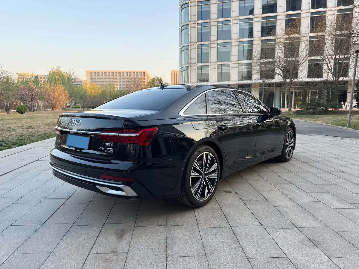 2024 Audi A6L 2.0T 245HP L4 7DCT,autocango,china used car exporter,china ev exporter,chinese used car exporter,chinese used ev exporter