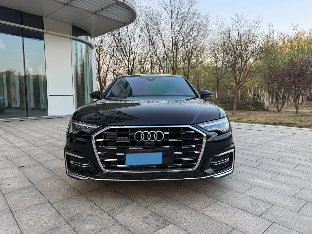2024 Audi A6L 2.0T 245HP L4 7DCT,autocango,china used car exporter,china ev exporter,chinese used car exporter,chinese used ev exporter
