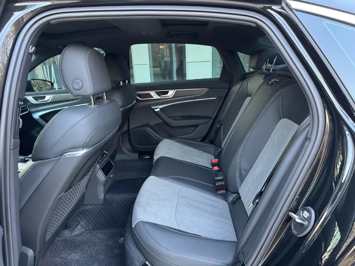 2024 Audi A6L 2.0T 245HP L4 7DCT,autocango,china used car exporter,china ev exporter,chinese used car exporter,chinese used ev exporter
