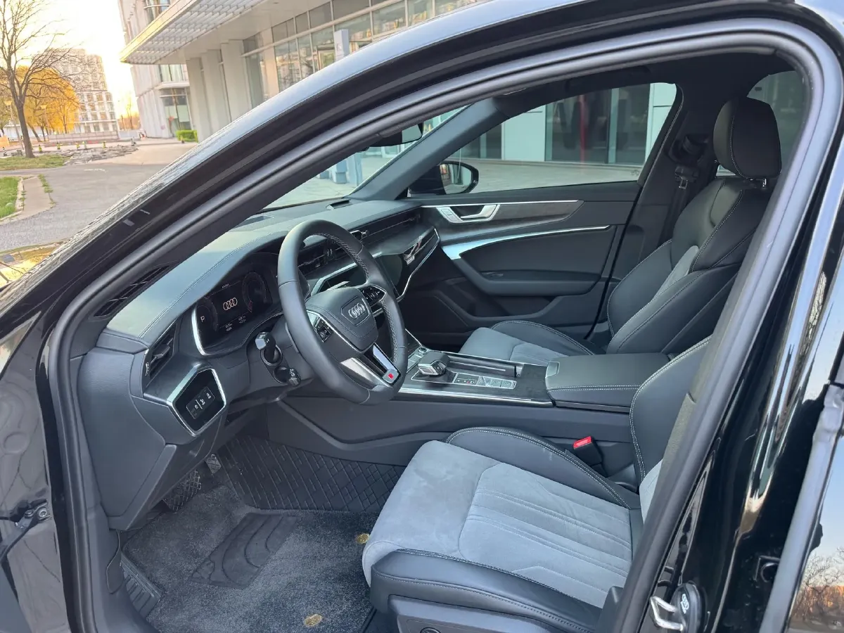 2024 Audi A6L 2.0T 245HP L4 7DCT,autocango,china used car exporter,china ev exporter,chinese used car exporter,chinese used ev exporter