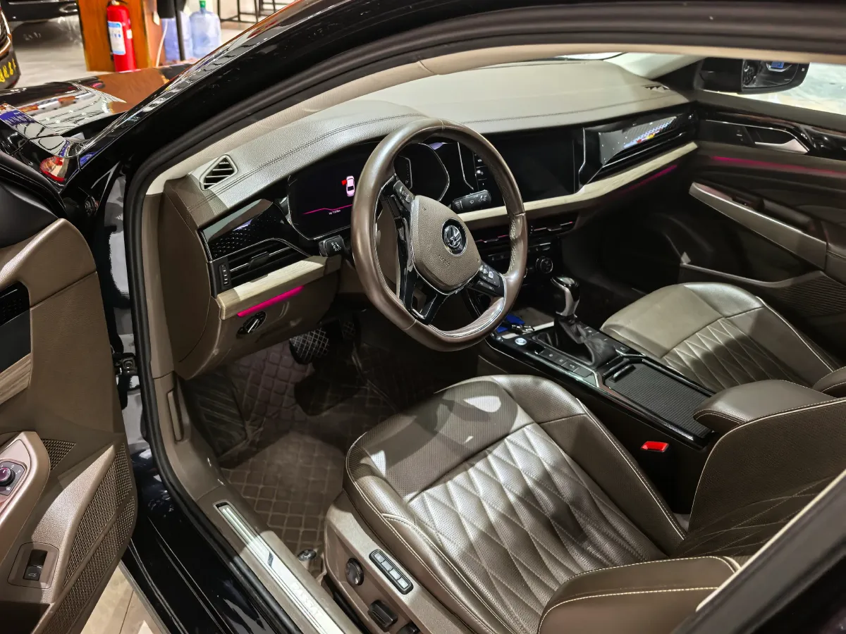 2019 Volkswagen Passat 2.0T 186HP L4 7DCT,autocango,china used car exporter,china ev exporter,chinese used car exporter,chinese used ev exporter