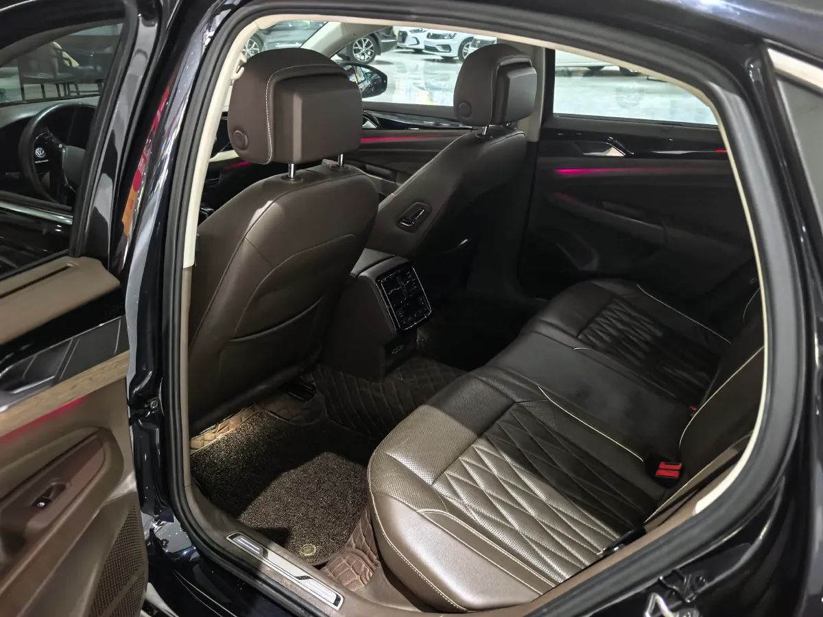 2019 Volkswagen Passat 2.0T 186HP L4 7DCT,autocango,china used car exporter,china ev exporter,chinese used car exporter,chinese used ev exporter