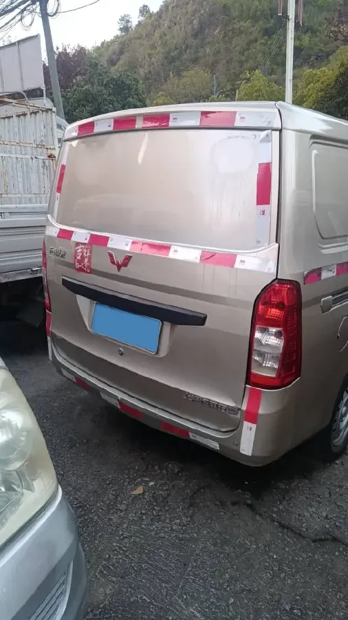 2019 WuLing RongGuang V 1.5L 99HP L4 6MT,autocango,china used car exporter,china ev exporter,chinese used car exporter,chinese used ev exporter
