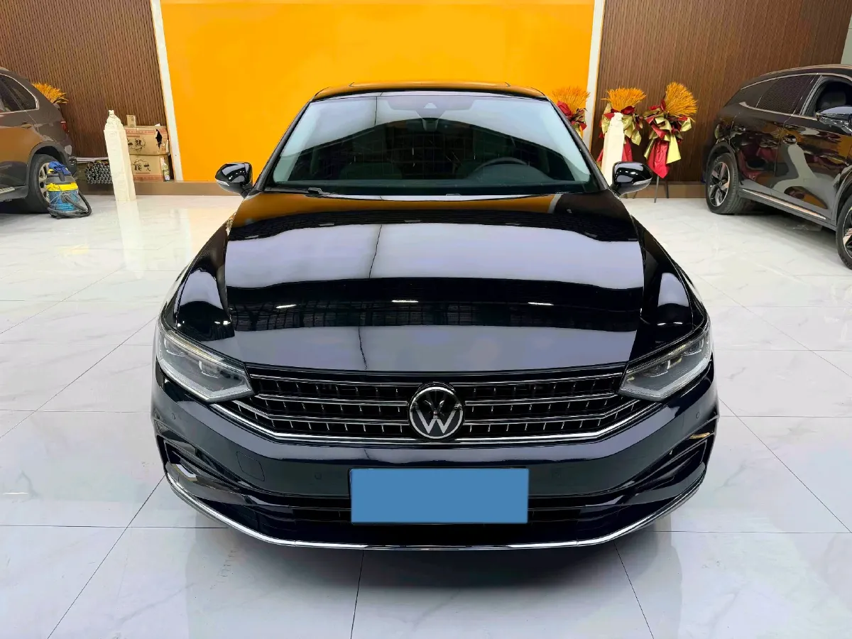 2024 Volkswagen Magotan 2.0T 186HP L4 7DCT,autocango,china used car exporter,china ev exporter,chinese used car exporter,chinese used ev exporter