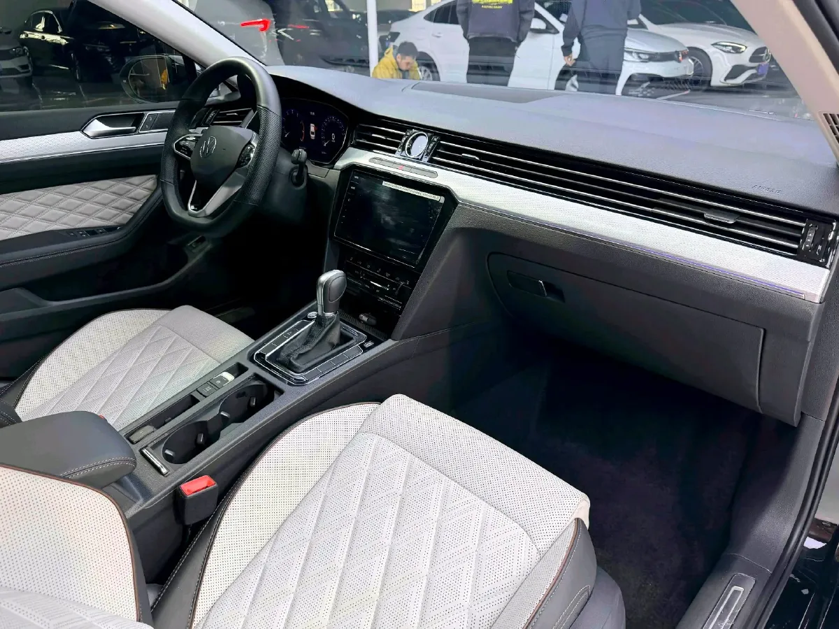 2024 Volkswagen Magotan 2.0T 186HP L4 7DCT,autocango,china used car exporter,china ev exporter,chinese used car exporter,chinese used ev exporter