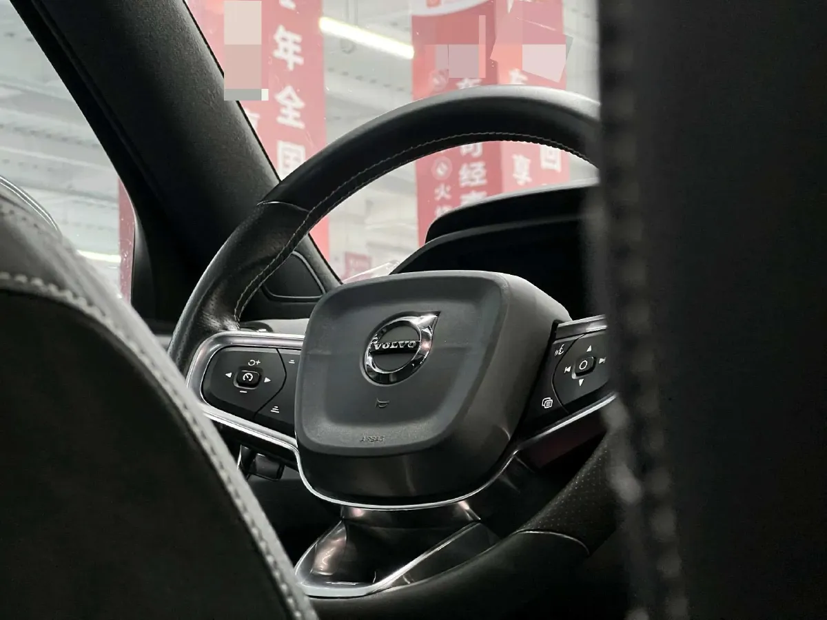 2020 Volvo XC40 2.0T 190HP L4 8AT,autocango,china used car exporter,china ev exporter,chinese used car exporter,chinese used ev exporter