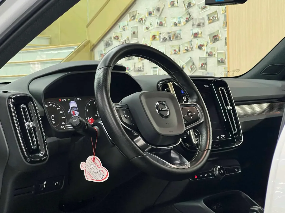 2020 Volvo XC40 2.0T 190HP L4 8AT,autocango,china used car exporter,china ev exporter,chinese used car exporter,chinese used ev exporter