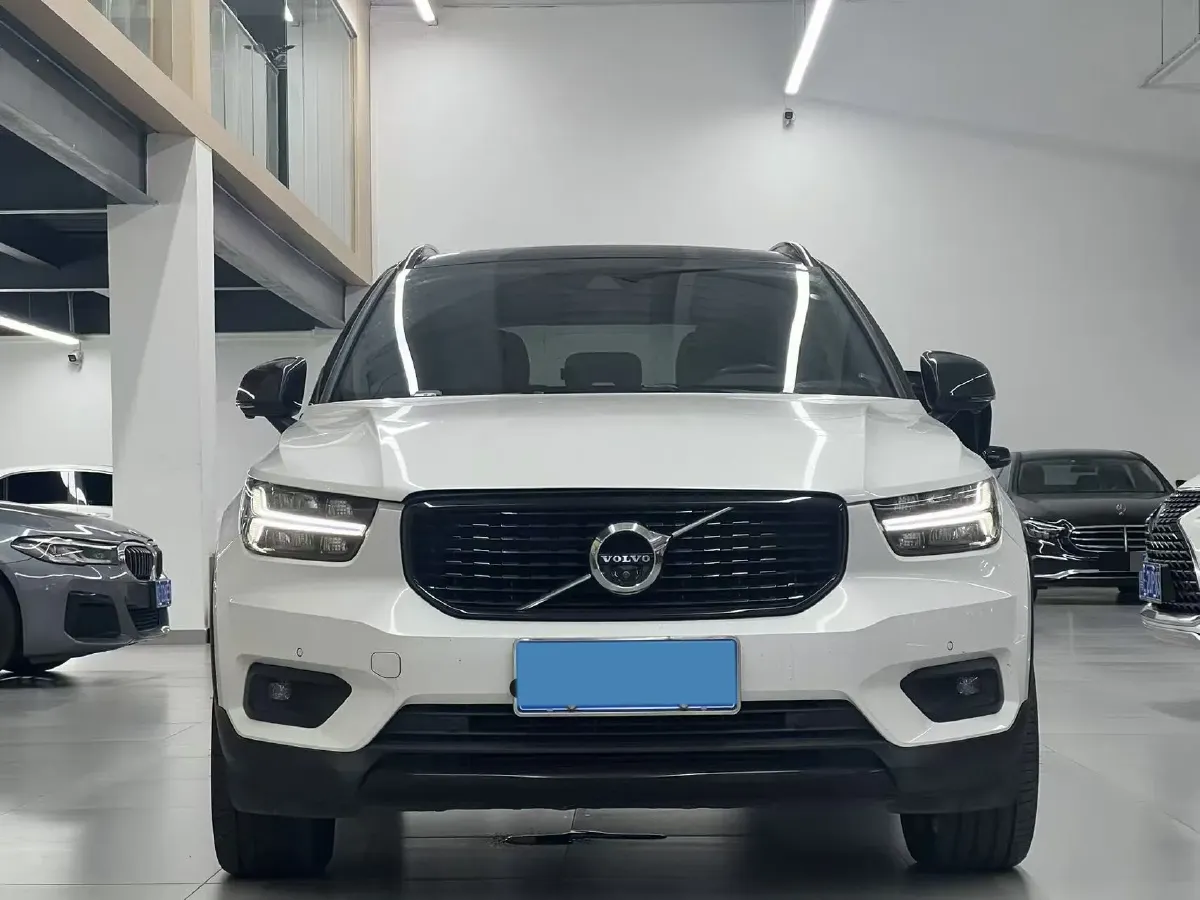 2020 Volvo XC40 2.0T 190HP L4 8AT,autocango,china used car exporter,china ev exporter,chinese used car exporter,chinese used ev exporter