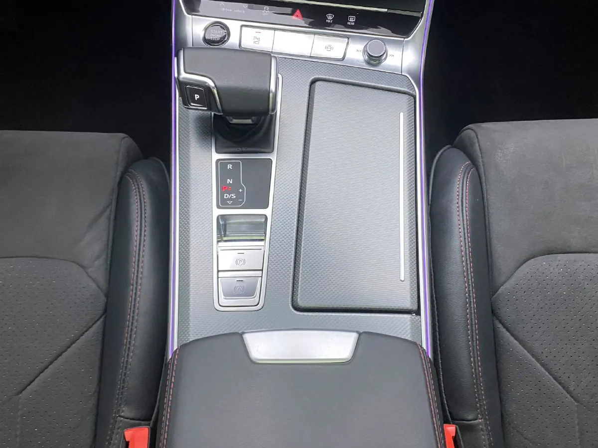 2024 Audi A6L 2.0T 245HP L4 7DCT,autocango,china used car exporter,china ev exporter,chinese used car exporter,chinese used ev exporter