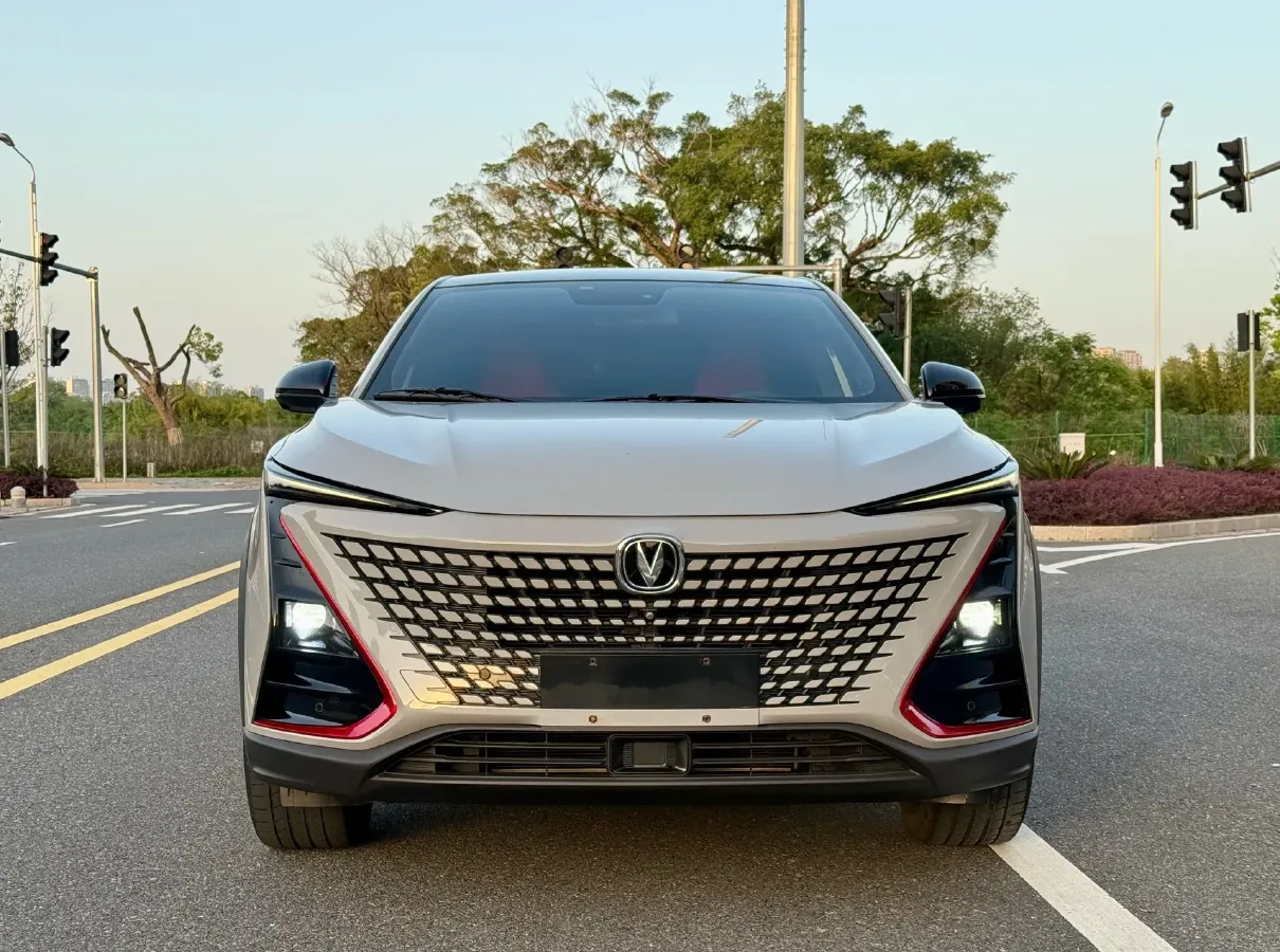 2020 ChangAn UNI-T 1.5T 180HP L4 7DCT,autocango,china used car exporter,china ev exporter,chinese used car exporter,chinese used ev exporter